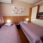 Konukevi Private Valis