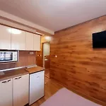 Konukevi Private Valis 4*